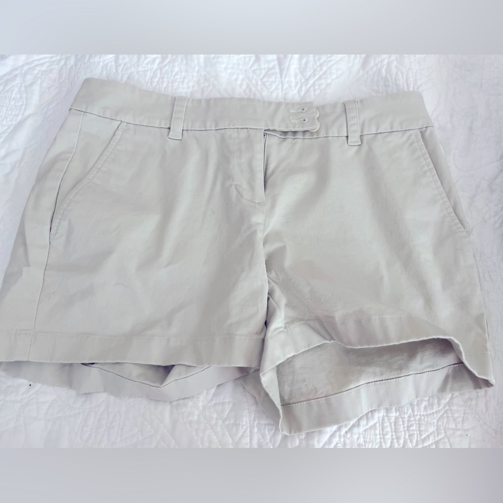 Vineyard Vines size 4 khaki shorts